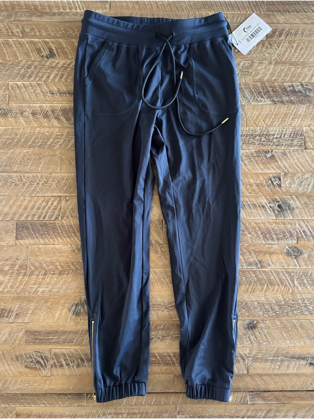 Zyia - Women's Navy Peak Zipper Jogger (Short) 24"
